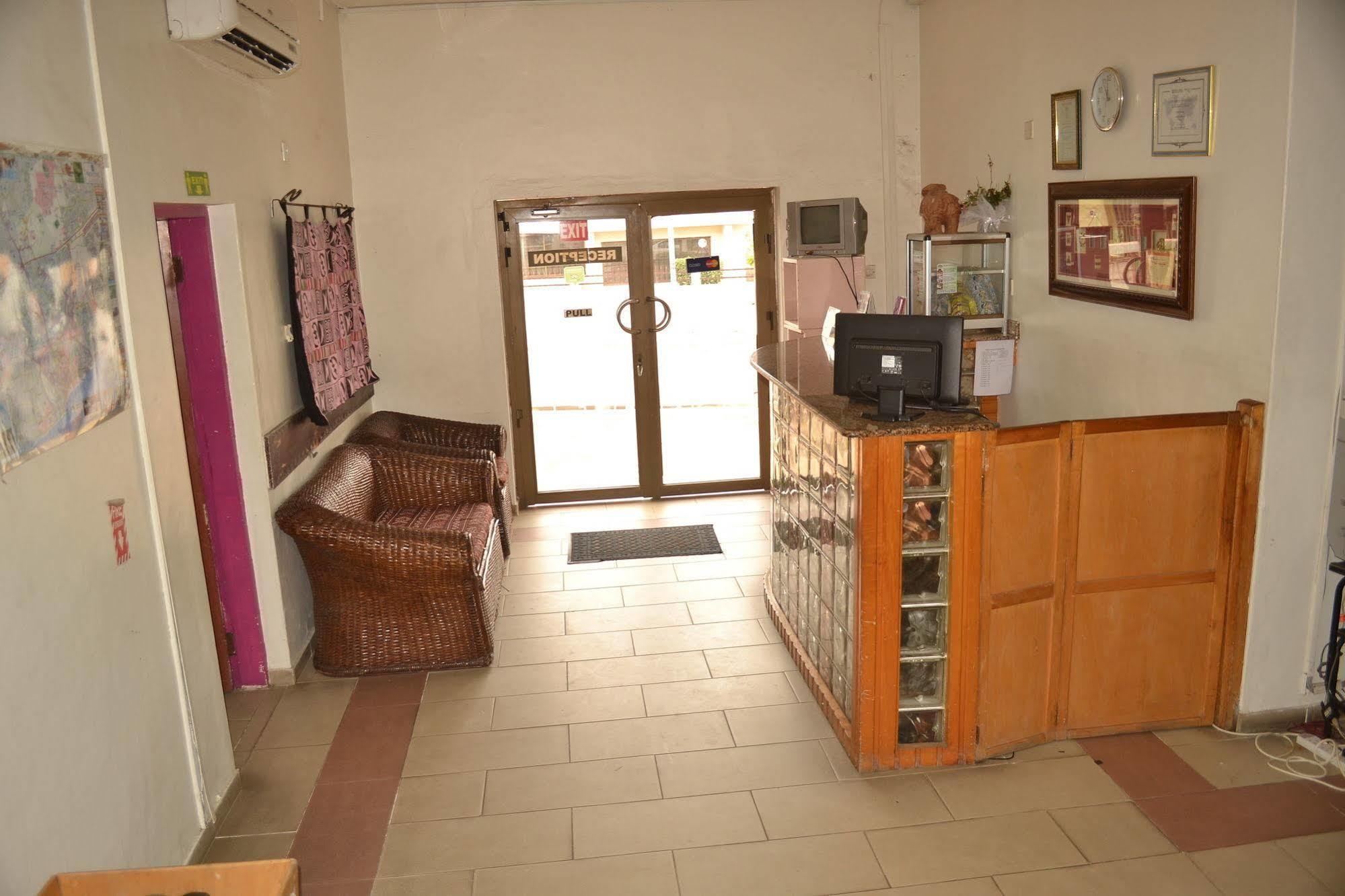 Pink Hostel Άκρα Εξωτερικό φωτογραφία