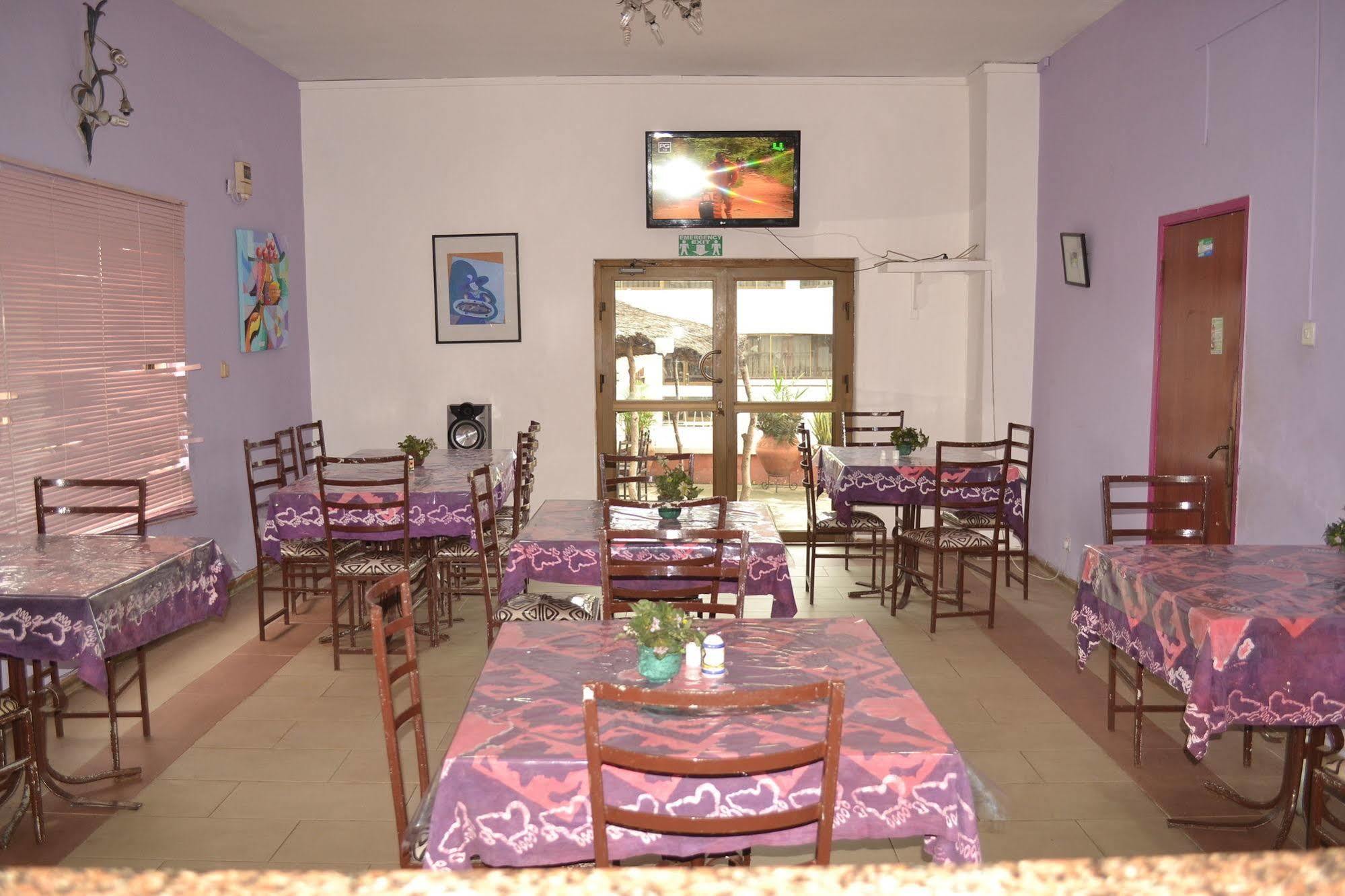 Pink Hostel Άκρα Εξωτερικό φωτογραφία