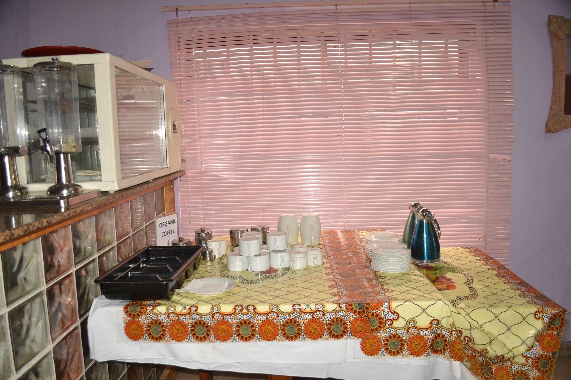 Pink Hostel Άκρα Εξωτερικό φωτογραφία