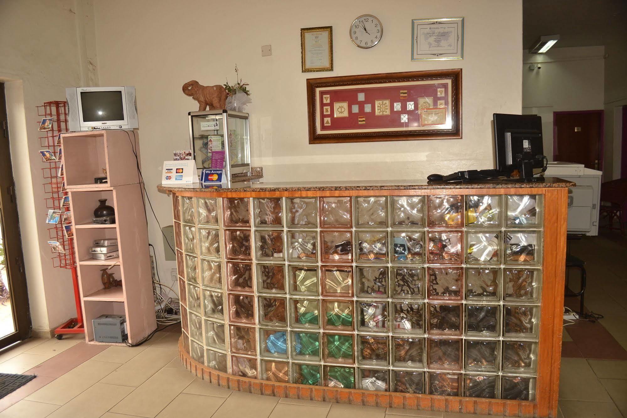 Pink Hostel Άκρα Εξωτερικό φωτογραφία